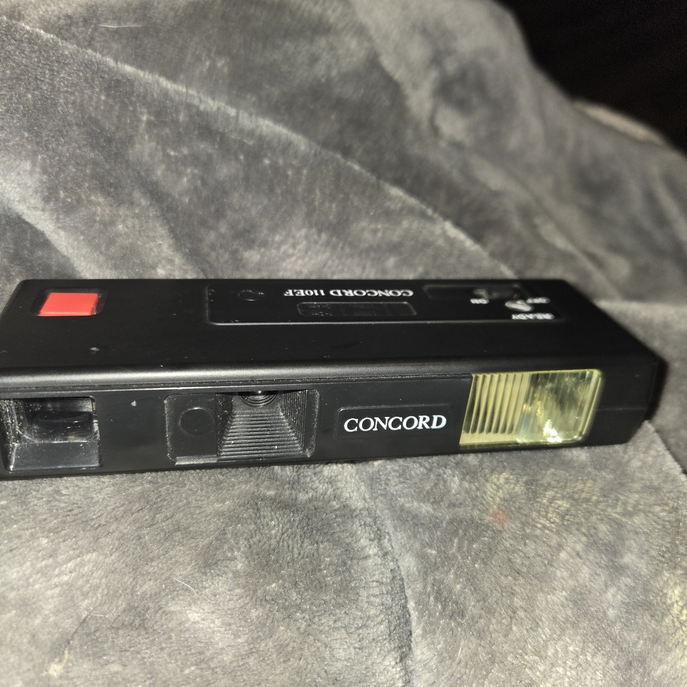 Vintage Concord 110 EF Film Camera w/ Built‎ in Flash Point & Shoot Black